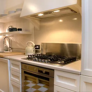 lara-nice-apartment-100m-from-piazza-del-campo.it-tuscanyhotel.com/