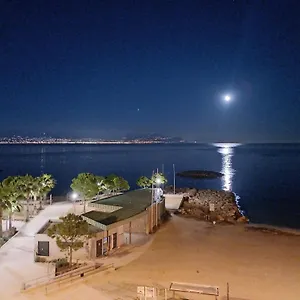 antibes-a-nest-perched-on-the-sea.fr-provencehotel.com/
